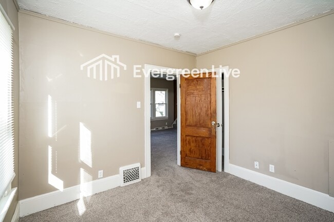 Foto del edificio - 2202 S 71st St