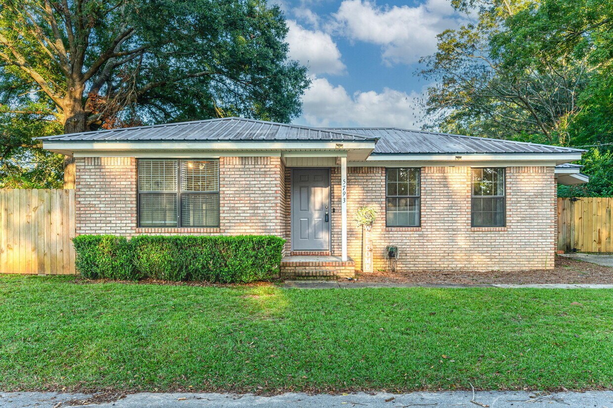 Foto principal - 5793 New York St