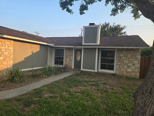 Building Photo - 4 Bedroom Single Family Home in San Antonio