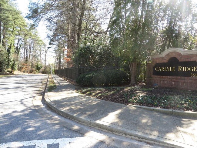 Building Photo - 5559 Glenridge Dr