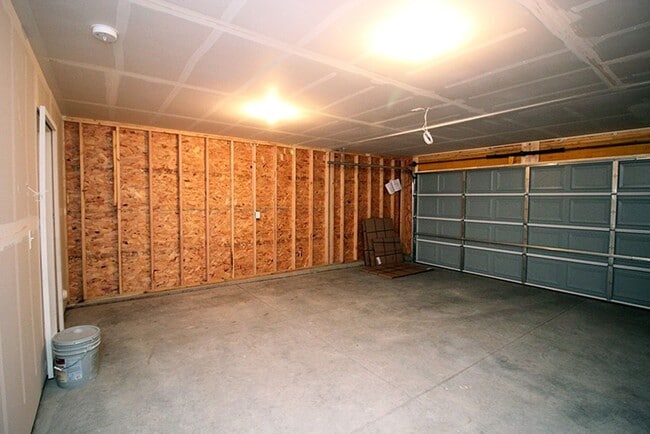 Building Photo - Amazing home in a quiet location!