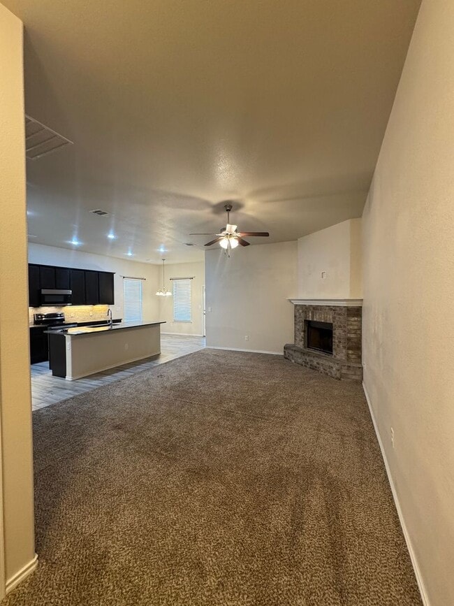 Building Photo - Located in Heritage Hills!!! 3/2/2 Fabulou...