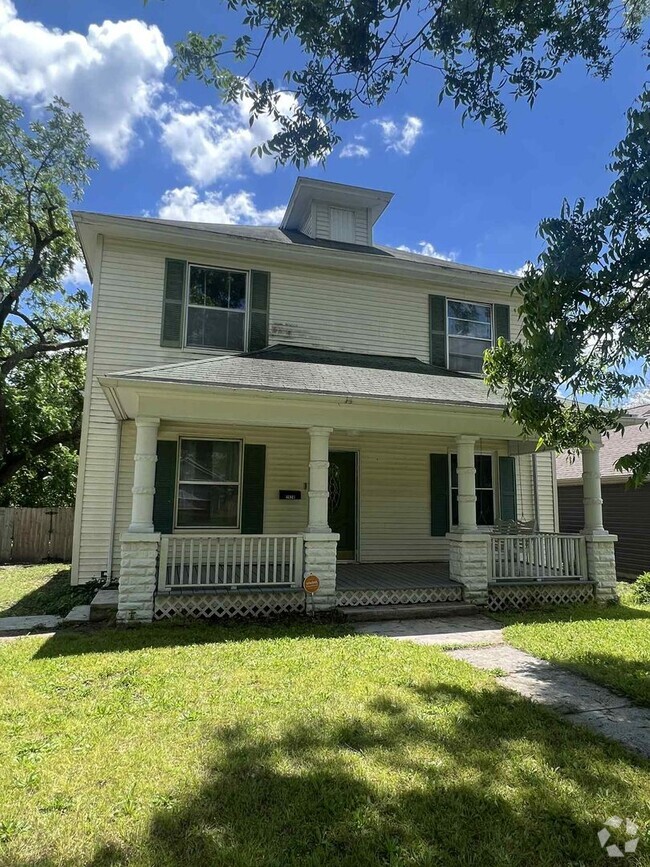 Building Photo - 2628 E 8th St