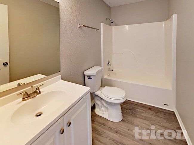 Building Photo - 10245 Cadogan Dr