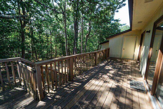 Foto del edificio - This darling 2 bedroom, 1.5 bath townhome is perfect for low maintenance, one level living! With ...