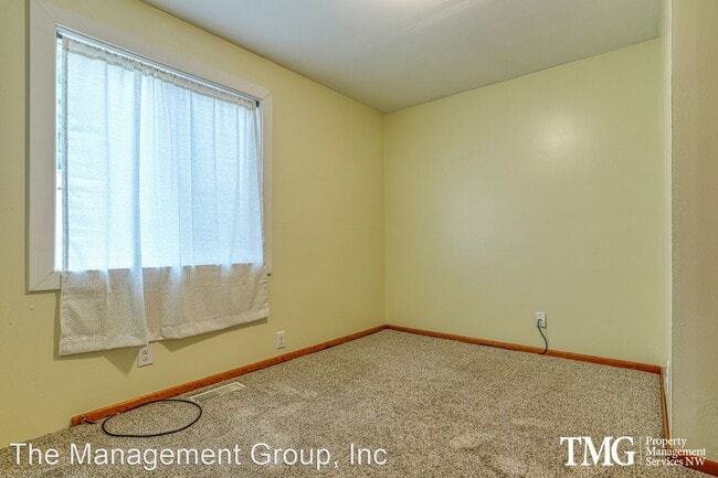 Building Photo - 3 br, 1.5 bath House - 2711 Washington Street