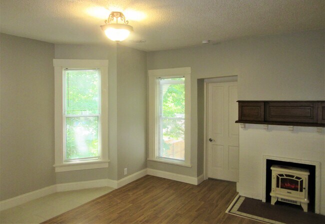 Foto del edificio - 307 W Columbia Ave