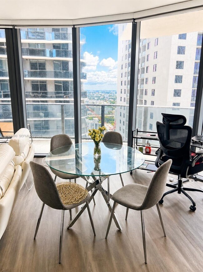 Foto del edificio - 45 SW 9th St