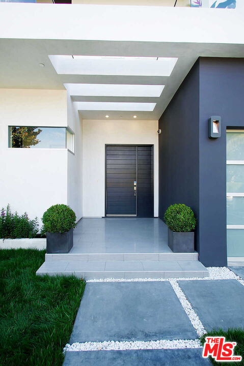 Foto del edificio - 429 N Sweetzer Ave
