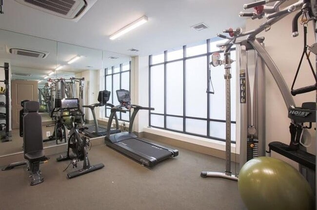 Photo - GREAT 2.5Br/2Bth available NOW. Must see. ... House