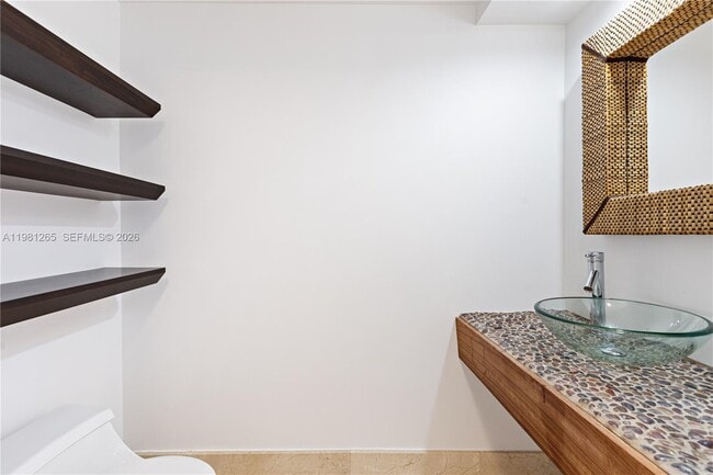 Building Photo - 848 Brickell Key Dr