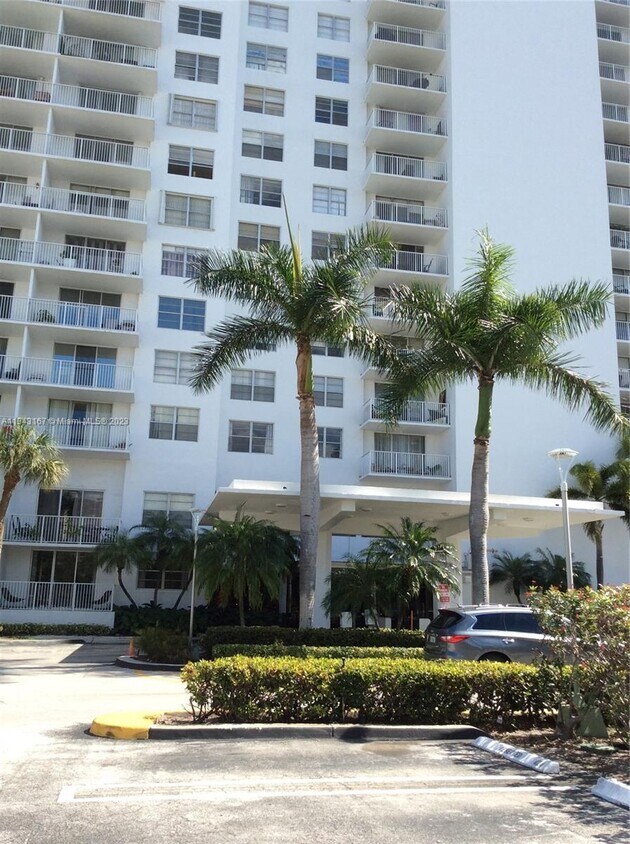 2801 NE 183rd St Unit 1412W, Aventura, FL 33160 Condo for Rent in