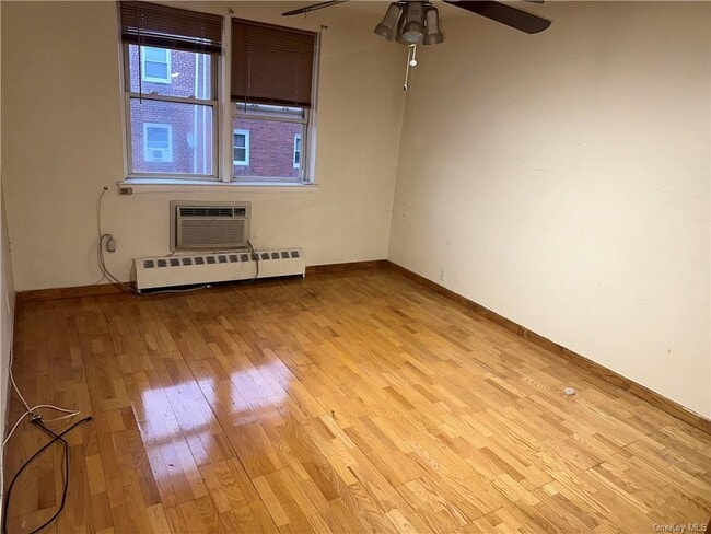 Building Photo - 1083 E 58th St
