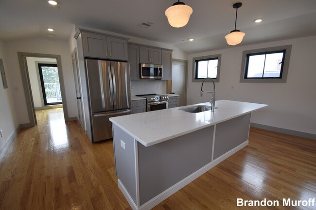 Building Photo - 15 Maywood St