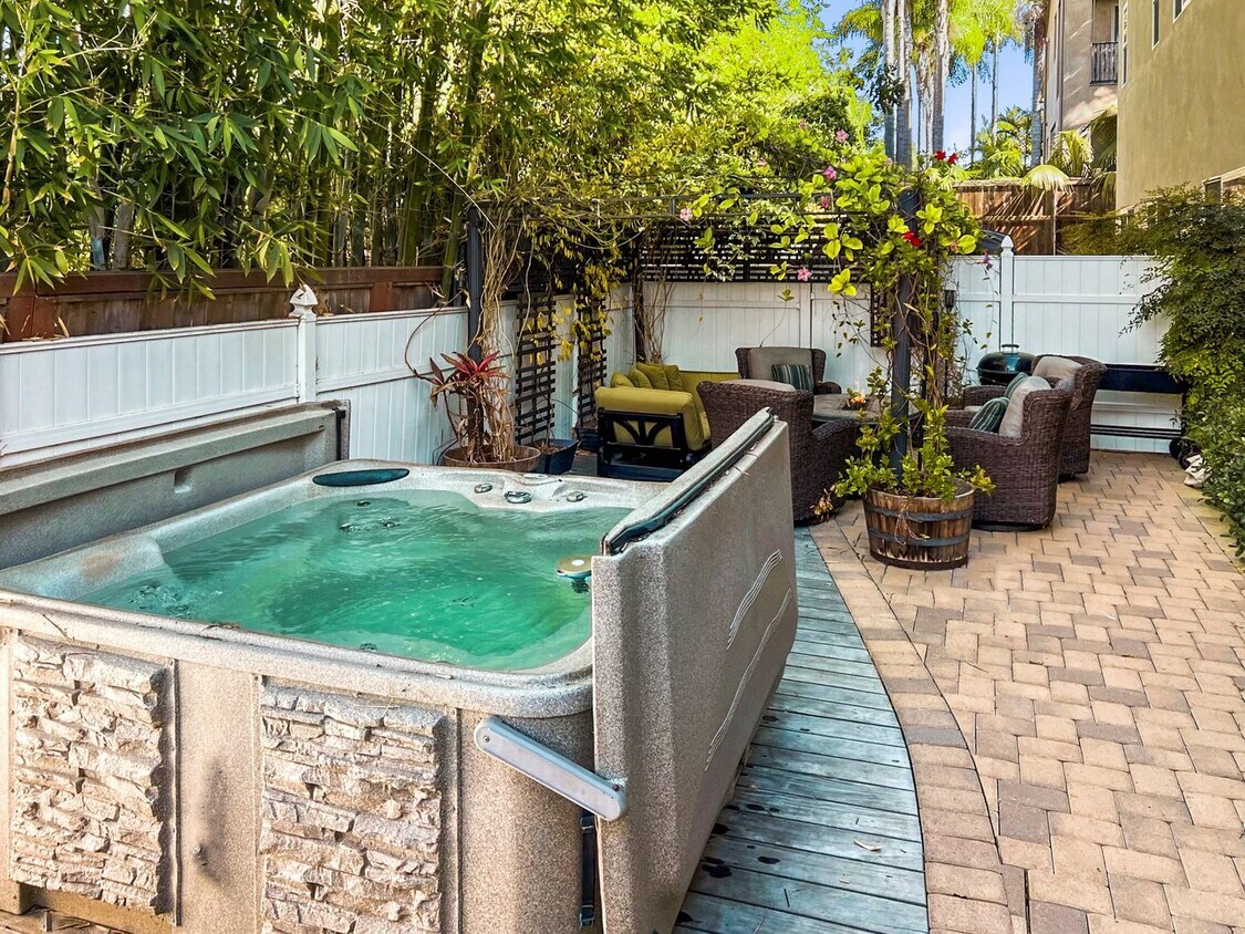 Primary Photo - Gorgeous 3 Bedroom 2 Bath with Spa in Carl...