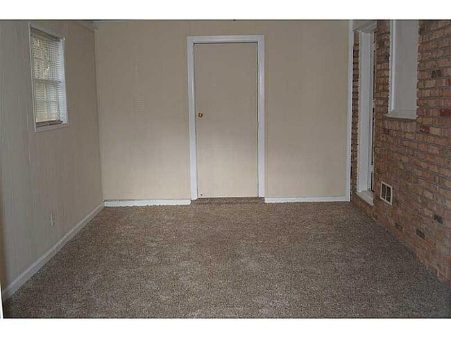 Foto del edificio - 652 Moselle Dr