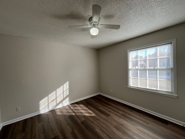 Foto del edificio - 906 E Brookwood Dr