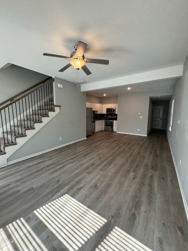 Building Photo - Beautiful 2/2.5 Duplex in Blue Springs!