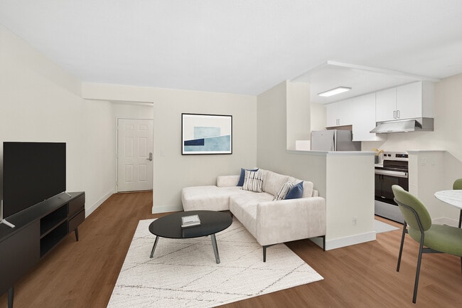 Paquete I renovado, sala de estar con piso de superficie dura. - eaves San Jose