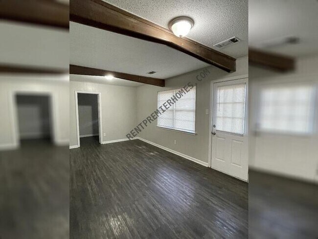 Foto del edificio - 10221 Woodbridge Dr