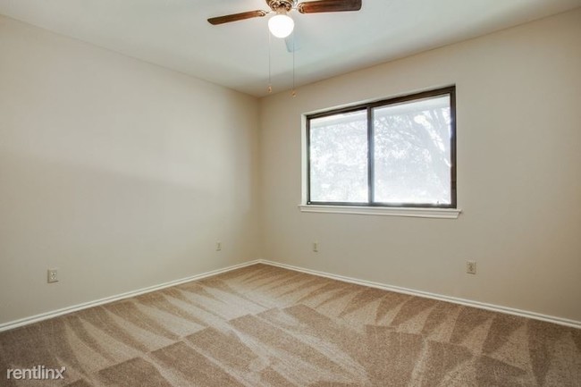 Building Photo - 2630 Custer Rd