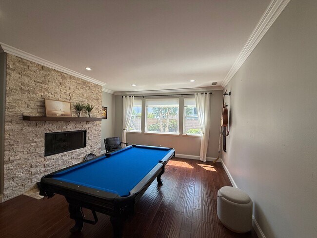 Building Photo - Lovely home in desirable Moorpark neighborhood