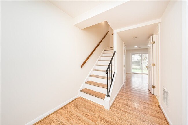 Foto del edificio - 63 Timber Rock Rd