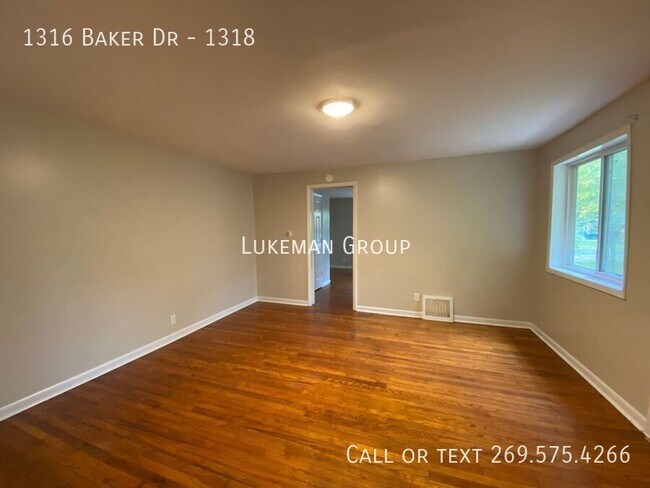 Foto del edificio - 1316 Baker Dr