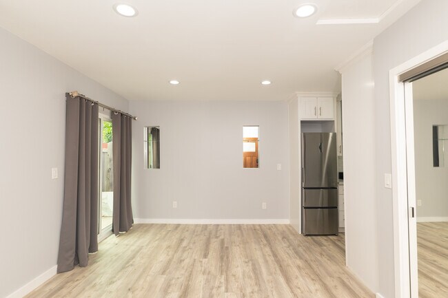 Foto del edificio - 5182 Canoga Ave
