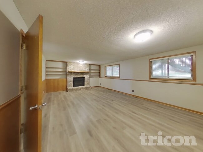 Building Photo - 4350 Thornhill Ln