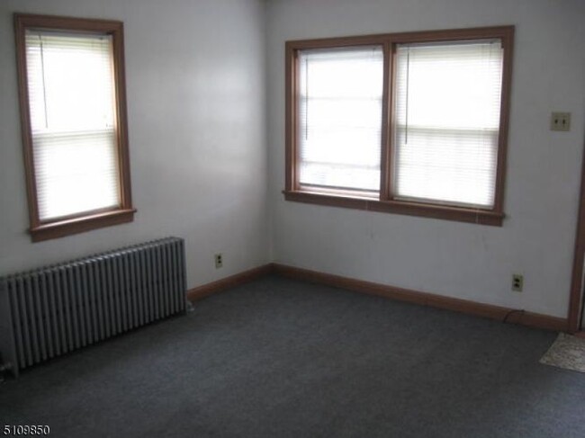 Building Photo - 874 Hill St