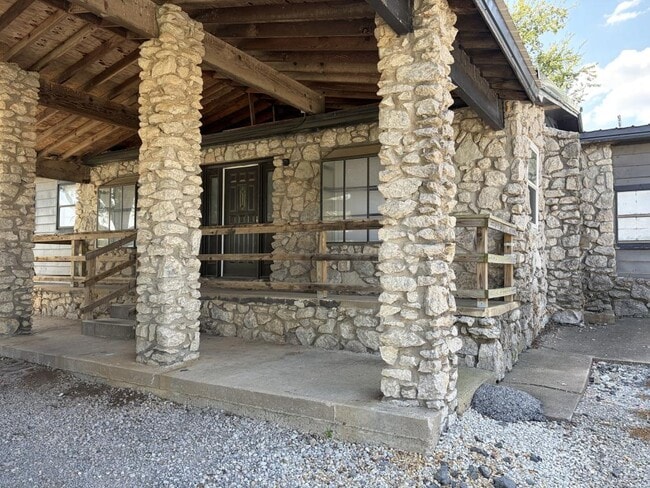 Building Photo - 17822 S Bryant Rd
