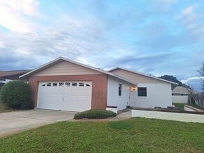 Building Photo - 423 Falcon Ave