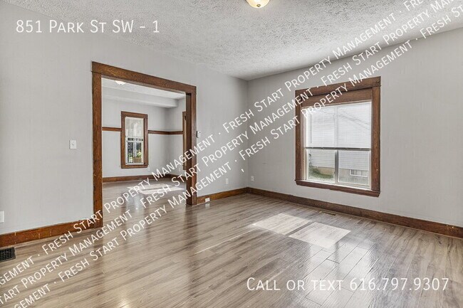 Building Photo - 851 Park St SW