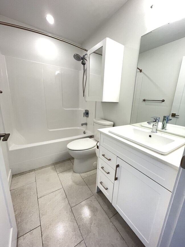 Building Photo - 660 Beach Rd