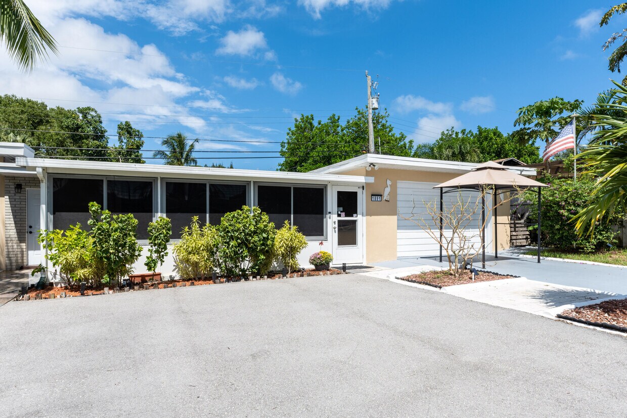 1891 Ridge Rd, North Palm Beach, FL 33408 Townhome Rentals in North