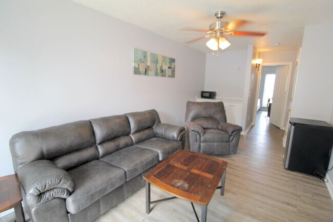 Building Photo - 1458 Bradley Dr