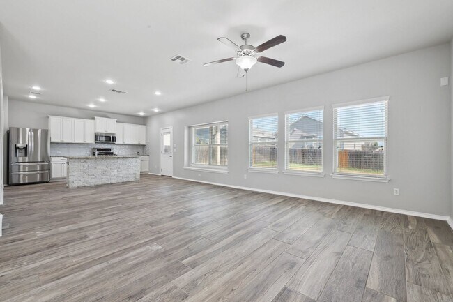 Foto del edificio - 3 Bedroom Single Family in Buda