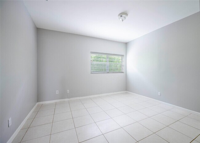 Foto del edificio - 121 NW 36th St