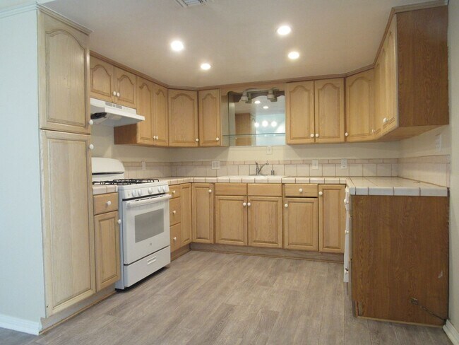 Building Photo - West Lancaster Duplex