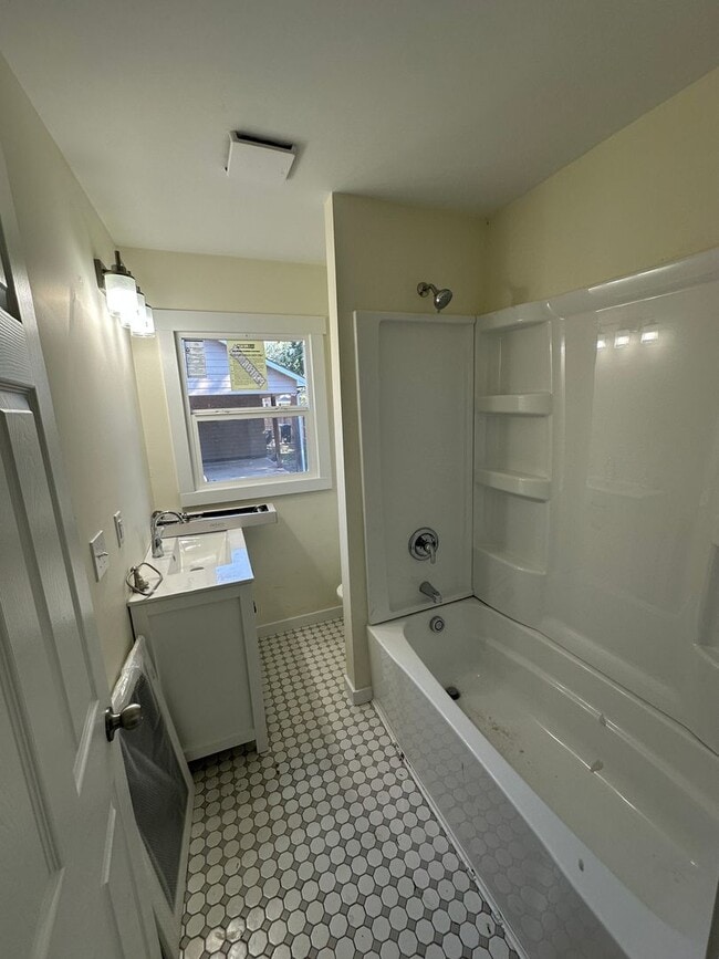 Building Photo - 150 N Eleventh St