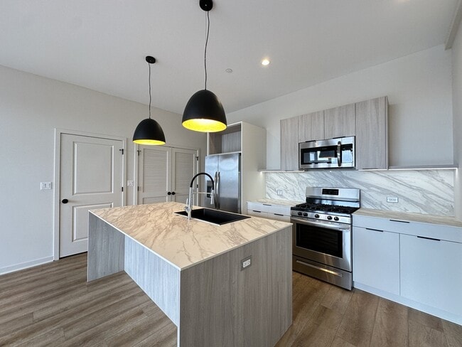 Foto del edificio - 3215 N Narragansett Ave