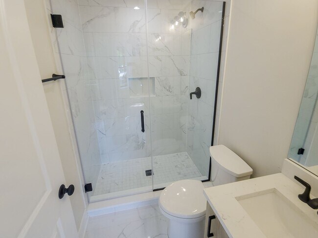 Foto del edificio - 1405 W Belden Ave