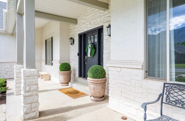 Building Photo - 868 Braddock Lane