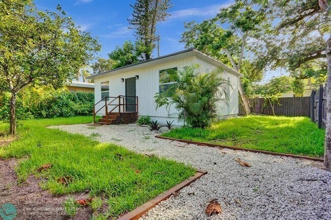 Building Photo - 615 SW 14th Ave
