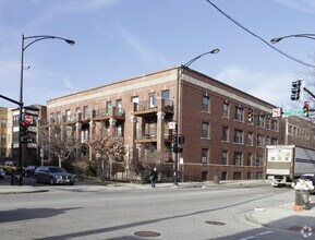 Building Photo - 902 W Belle Plaine Ave