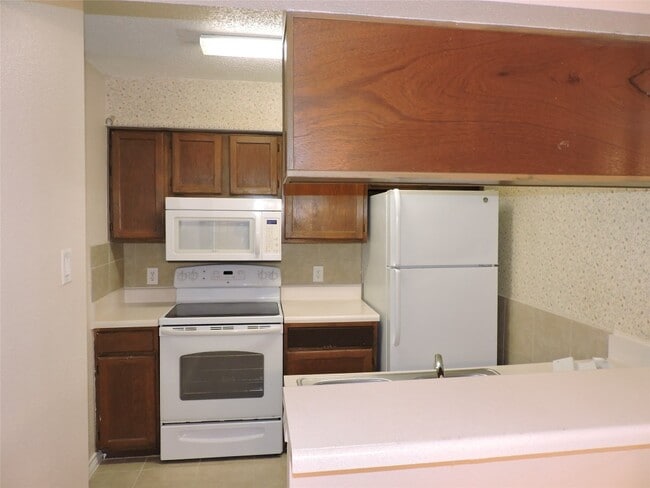 Foto del edificio - 17401 Red Oak Dr