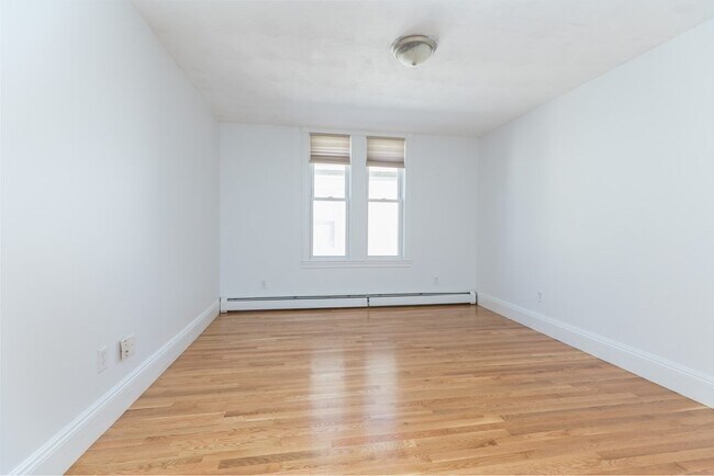 Building Photo - 47 Tufts St