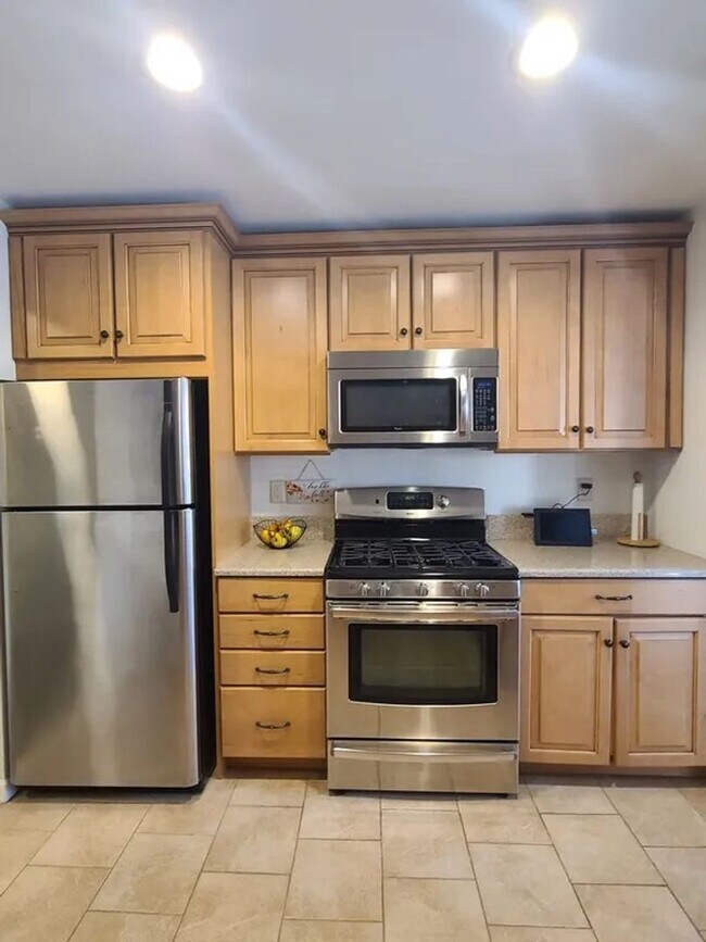 Building Photo - 1 Bed 1 Bath Available in Chatham