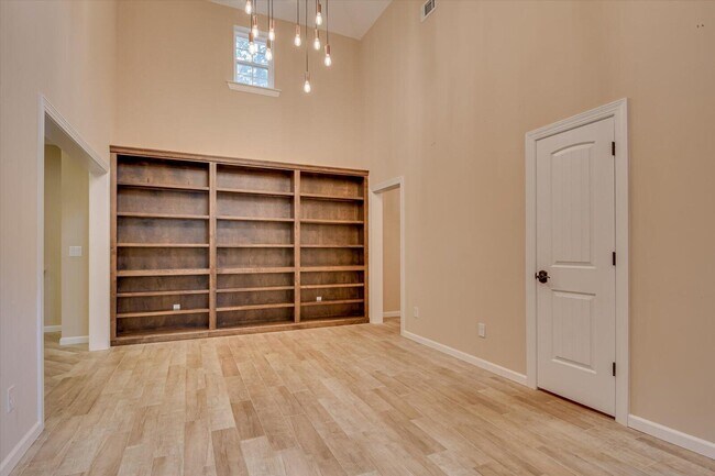 Foto del edificio - 4569 Gray Ln